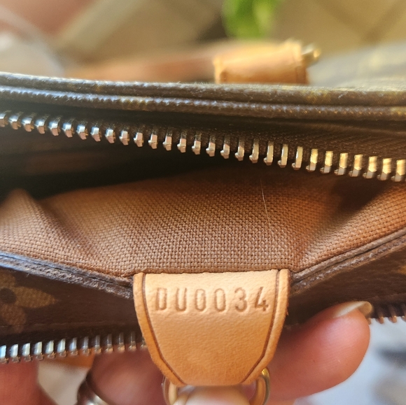 Authentic Louis Vuitton 💋 - Picture 8 of 8